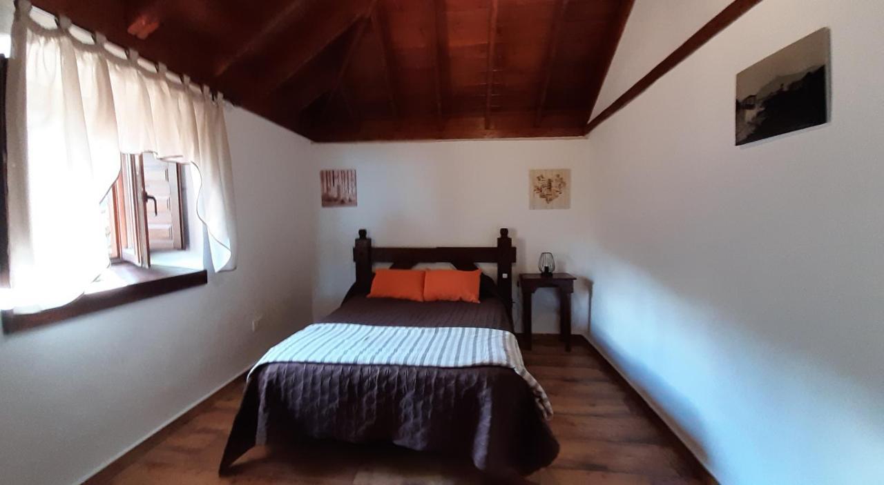 إيكود ذي لوس فينوس Casas Rurales Los Guinderos المظهر الخارجي الصورة