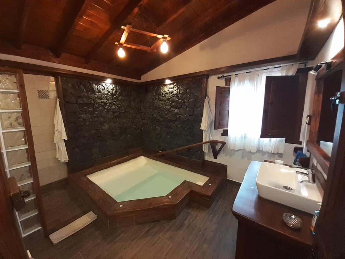 إيكود ذي لوس فينوس Casas Rurales Los Guinderos المظهر الخارجي الصورة