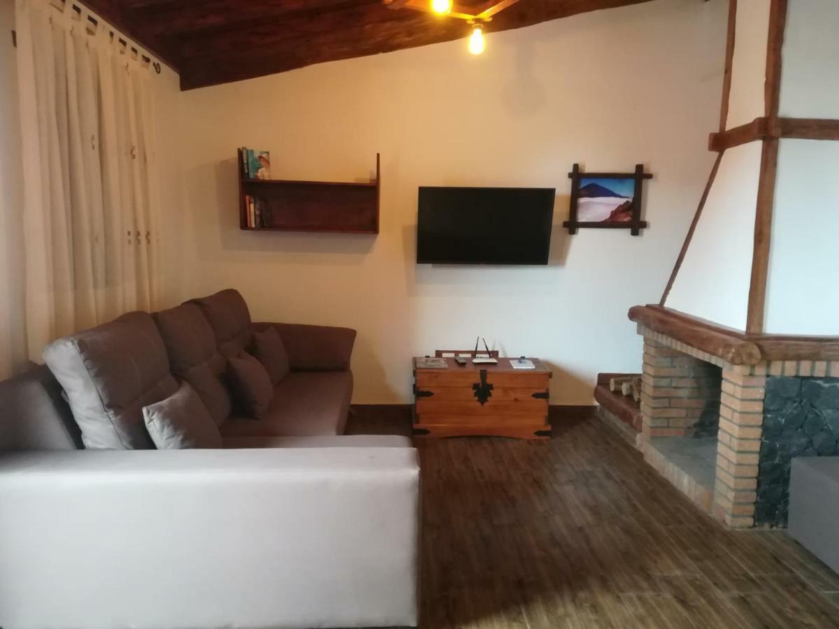إيكود ذي لوس فينوس Casas Rurales Los Guinderos المظهر الخارجي الصورة