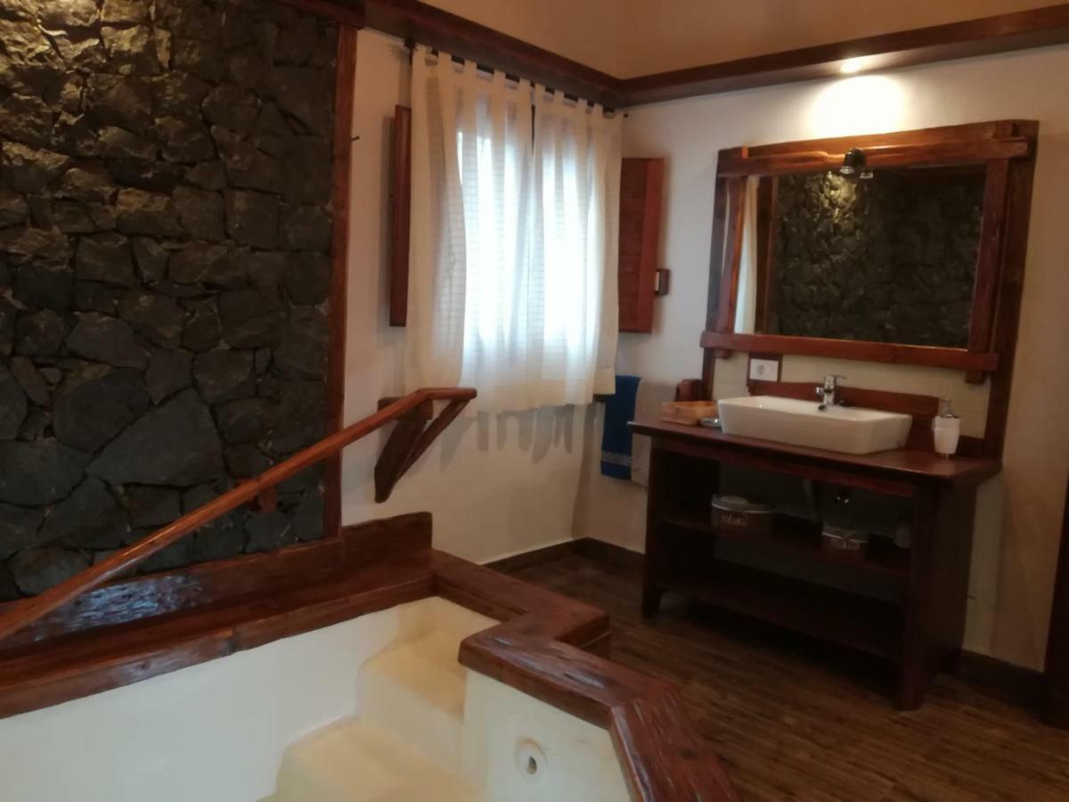 إيكود ذي لوس فينوس Casas Rurales Los Guinderos المظهر الخارجي الصورة